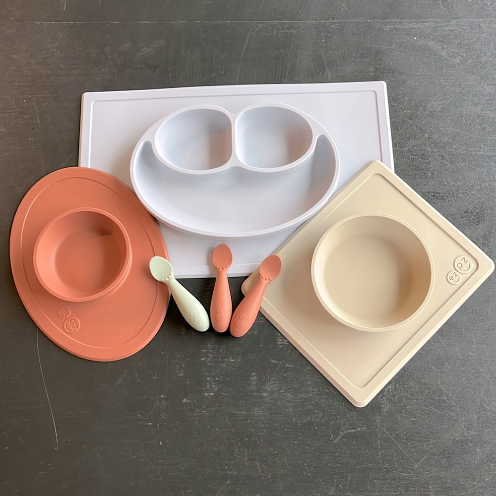 Ezpz baby bowls, plate and spoons